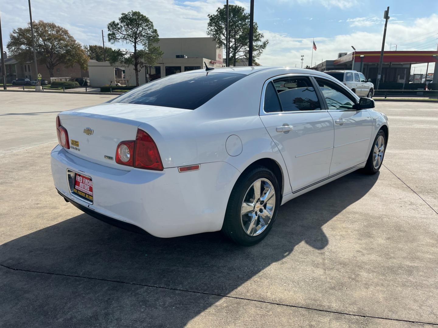 2010 white /black Chevrolet Malibu 2LT (1G1ZD5E09AF) with an 2.4L L4 DOHC 16V engine, 6-Speed Automatic transmission, located at 14700 Tomball Parkway 249, Houston, TX, 77086, (281) 444-2200, 29.928619, -95.504074 - Photo#6